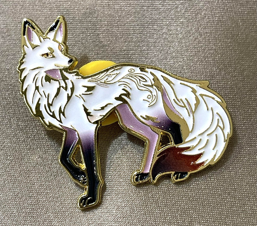NWOT White Fox Brooch Lapel Pin Enamel Gold Toned Animals Nature Wildlife